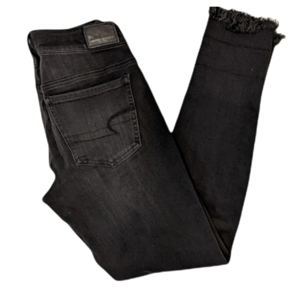 AMERICAN Eagle women’s black distressed super low jegging sz 4 - Picture 2 of 11
